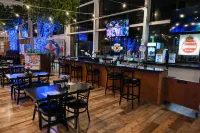 Atrium Hotel and Suites DFW Airport - bar