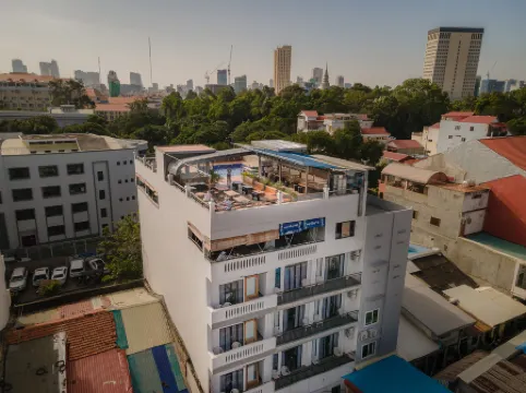 Pooltop Phnom Penh Отели рядом с достопримечательностью «Ночной рынок Пном Пен»