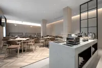Country Inn & Suites by Radisson Hotel (Jingzhou Shishou Xiulin Dadao) - พร้อมอาหารเช้า