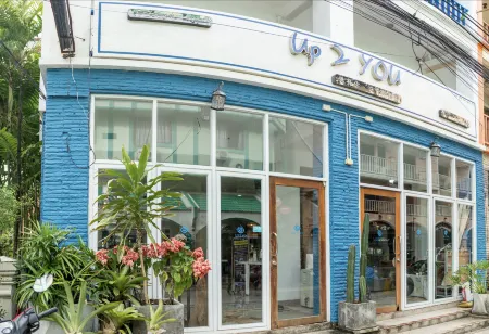 Meow+ Cat Cafe & Hotel Отели рядом с достопримечательностью «Phuket Cobra Show and Snake Farm»