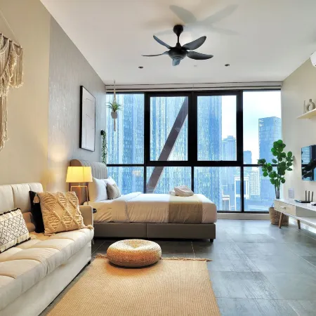Scarletz Suites KLCC by MyKey Отели рядом с достопримечательностью «Станция - KLCC LRT »