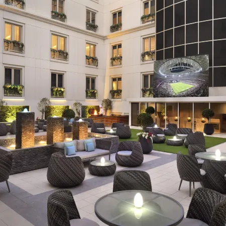 Mövenpick Hotel & Apartments Bur Dubai Отели рядом с достопримечательностью «Уд-Метха»