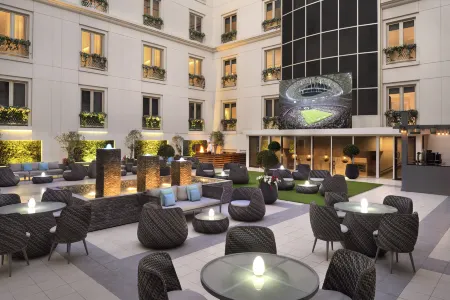 Mövenpick Hotel & Apartments Bur Dubai Отели рядом с достопримечательностью «Дом шейха Саид Аль Мактум»