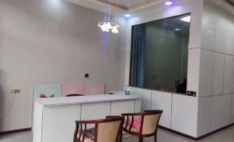 Dingqing Hongxin Business Hotel