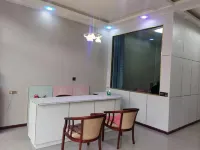 Dingqing Hongxin Business Hotel Hotel di Dêngqên County