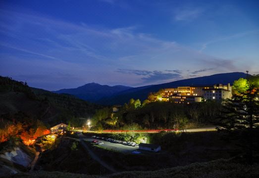 만자 프린스 호텔 레스토랑에서 뷔페를 즐기는 모습 