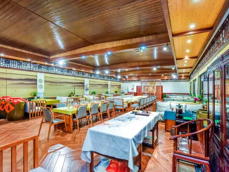 Hanshi Hotel (Chengdu Jinli Wuhou Temple) Отели рядом с достопримечательностью «Chengdu Polytechnic Qingyang Campus»