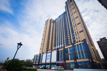 Homeinn Selected Hotel (Jiangyin Wanda Plaza Wuxing Road) Отели рядом с достопримечательностью «Jiangyin Garden»