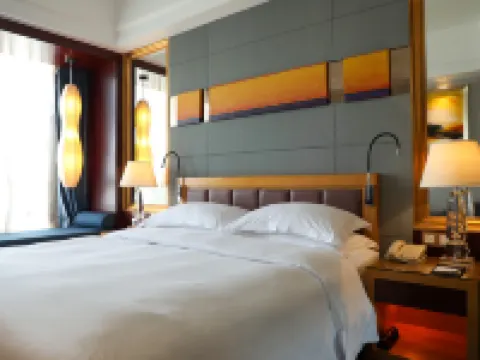 Zhuhai Charming Holiday Hotel (Gongbei Port High Speed Rail Station Store) Hotels in Zhuhai