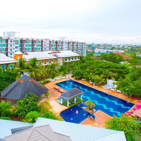 Eastiny Resort & Spa Отели рядом с достопримечательностью «Ват Суттхават»