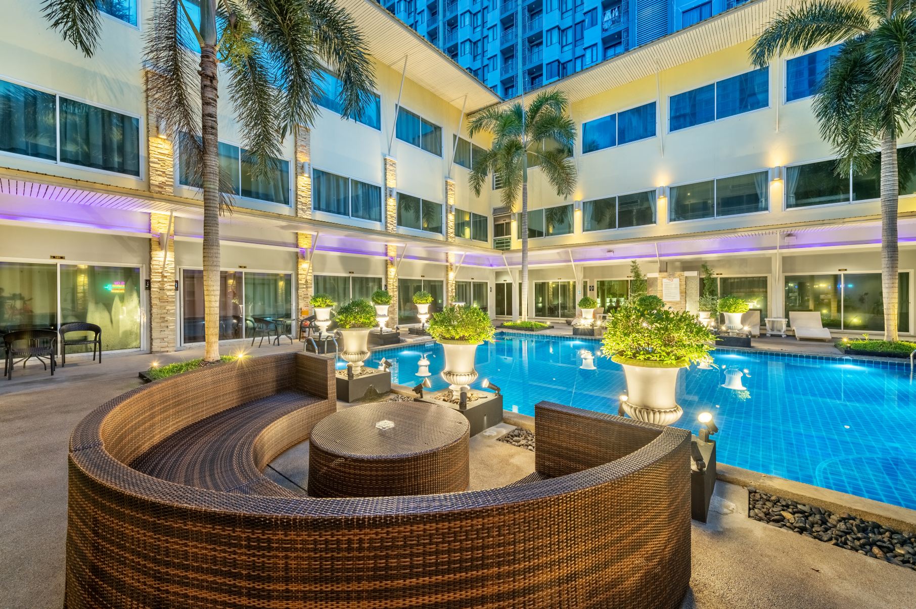 โรงแรมคิวว์ สุขุมวิท – บีทีเอส อ่อนนุช