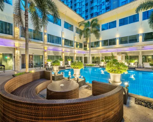 Qiu Hotel Bangkok - BTS On Nut Station Hotels near Phra Khanong