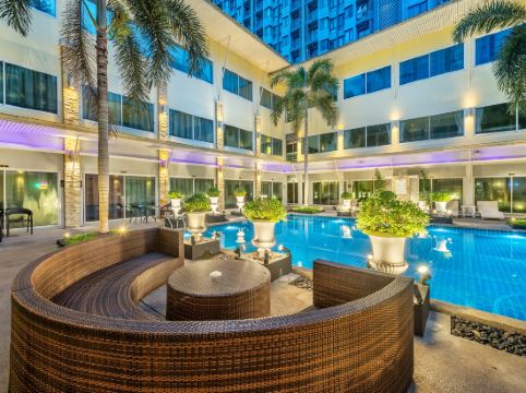 โรงแรมคิวว์ สุขุมวิท – บีทีเอส อ่อนนุช