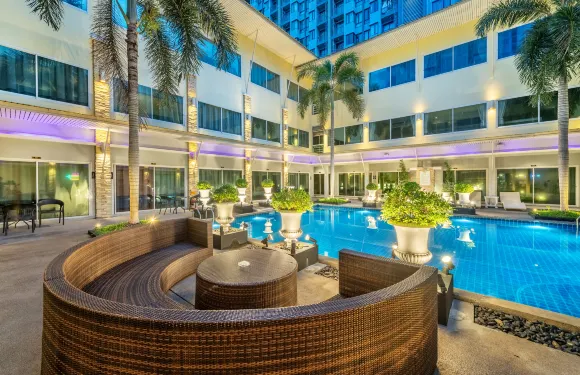 曼谷邱素坤逸酒店 - BTS安努站