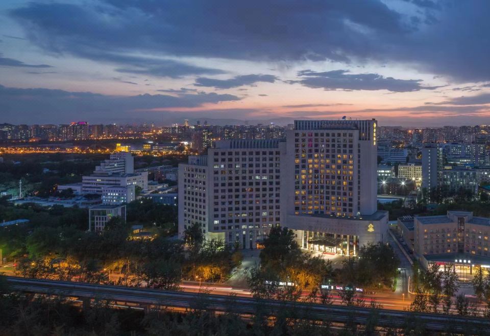 Jinling Hotel Beijing - Housity