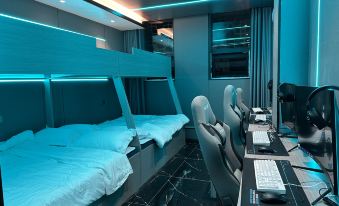 Fenghuang 811 E-Sports Hotel