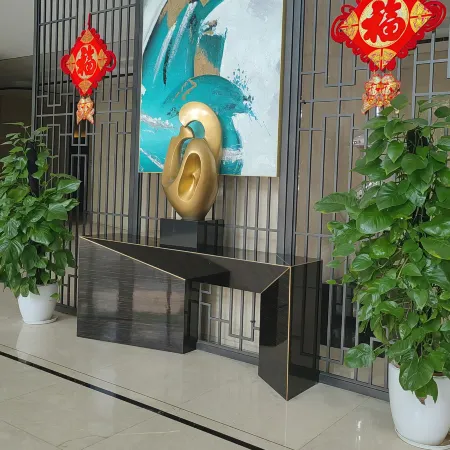 Polar Bear Youth Apartment (Shenzhen North Railway Station)