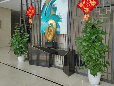 Polar Bear Youth Apartment (Shenzhen North Railway Station)