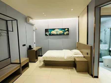 Yunduo Business Hotel on the bank of Aihui River