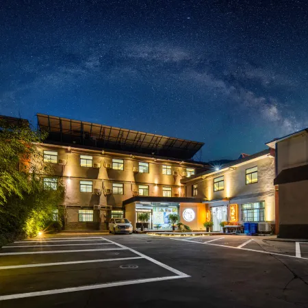 Gomo Hotel(Mount Huashan Scenic Area Visitor Center Store)