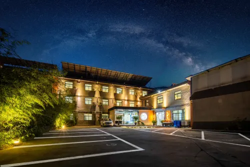 Gomo Hotel(Mount Huashan Scenic Area Visitor Center Store)