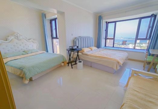 Shiyi Seaview Homestay 객실에서 보이는 뤼순 바다