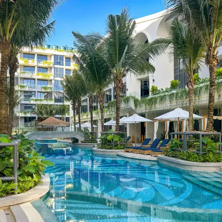 La Green Hotel & Residence Отели рядом с достопримечательностью «Пляж Наитхон»