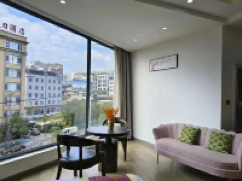 Tiancheng Hotel (Jianshui Zitao Street Shop)