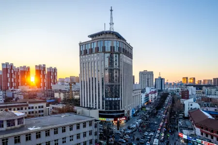 Grey Whale Smart Hotel (Baoding Train Station) Отели рядом с достопримечательностью «Baoding Bus Changchengchang Station»