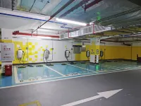 Zhaoqing · Starisland  Starisland Family Lakeview Hotel (Qixingyan East Gate Square Branch) - Parkplatz