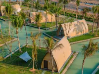 Yingge Treading on the Waves Boat House Homestay Hotels in Ledong