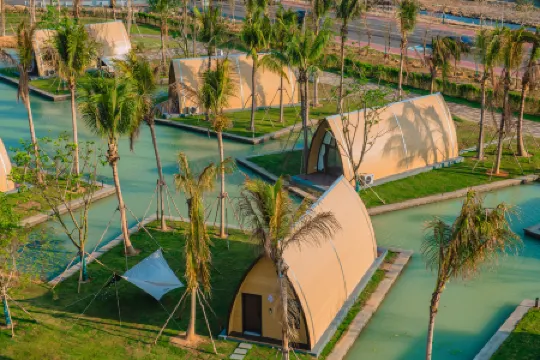 Yingge Treading on the Waves Boat House Homestay