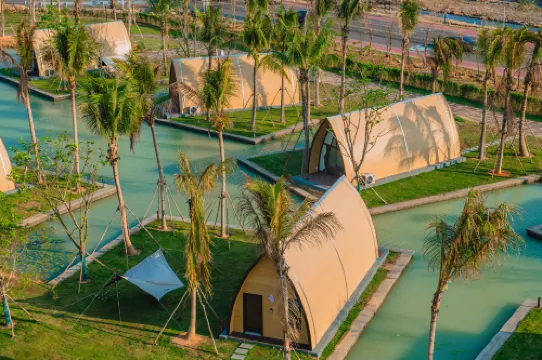 Yingge Treading on the Waves Boat House Homestay