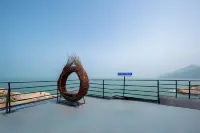 Light Luxury · Listening to the Waves by the Sea Seaview Homestay - Ocean View
