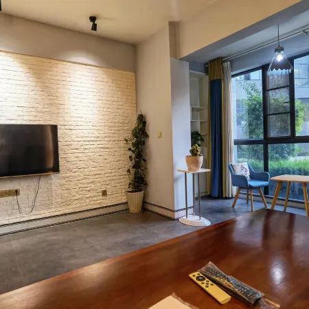 Mile Walk Homestay (Qinglai Park)