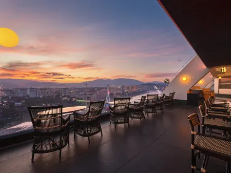 Cháo Chao Skyline River View Art Hotel