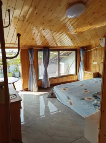 蜀南竹海坡上壹家農家樂