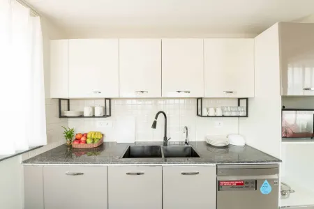 Mila Hotel Отели рядом с достопримечательностью «Trailokya Mohan Narayan Temple»