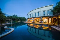 Jing Cheng Earthsea SPA Holiday Center Hotels in Ruili