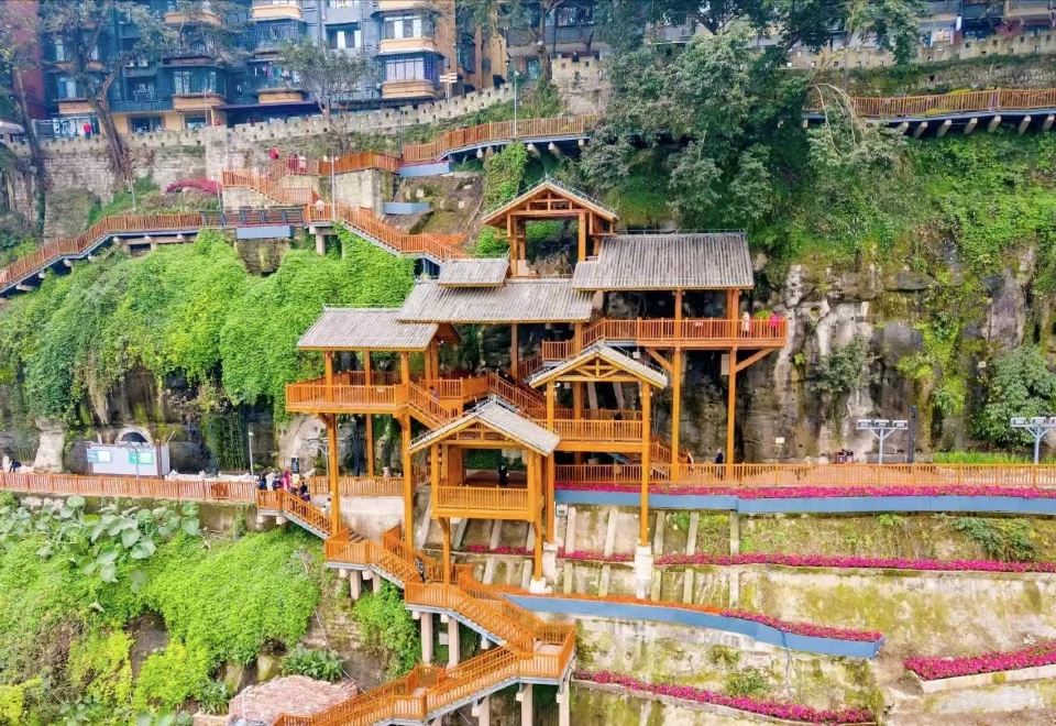 충칭 얀위 호텔 근처 해방비 보행자 거리 전경