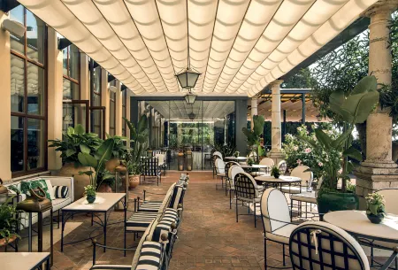 Grand Hotel Timeo, A Belmond Hotel, Taormina Отели рядом с достопримечательностью «Палаццо Корвайя»