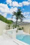 On this side of the mountain · Axin's home Eric designed swimming pool vacation - Villas