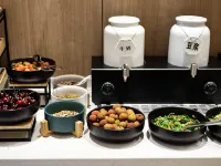 HanTing Premium Hotel (Shanghai Loushanguan Road Subway Station) Hotels near Changning