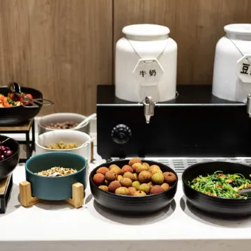 HanTing Premium Hotel (Shanghai Loushanguan Road Subway Station) Отели рядом с достопримечательностью «Чаннин»