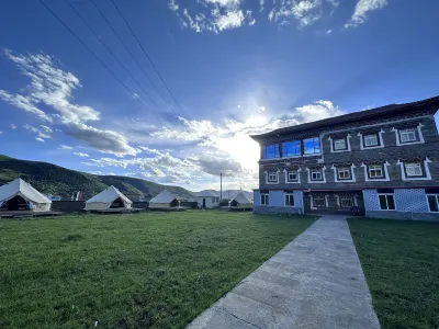 Kangding Deqinglinka Homestay Hotel dekat Tagong Grassland