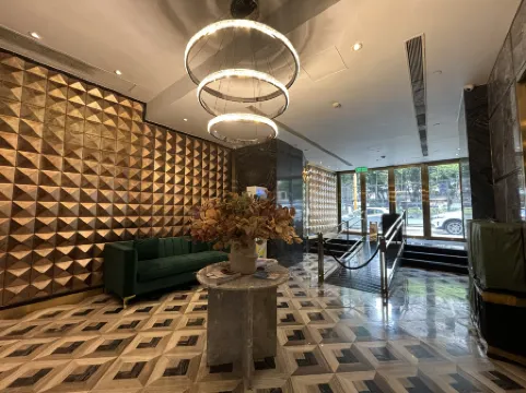 Kings Hotel Отели рядом с достопримечательностью «Виктория»