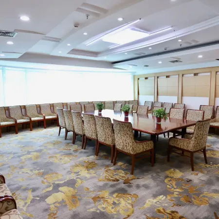 Xin Hua Hotel Отели рядом с достопримечательностью «Центральная кровавая станция Чжан Цзякоу»