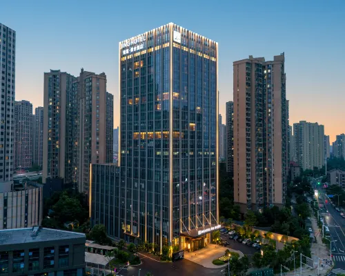 Wuhan JING Hotel (Wuhan Zoo International Expo Center) Hotels near Guiyuan Temple
