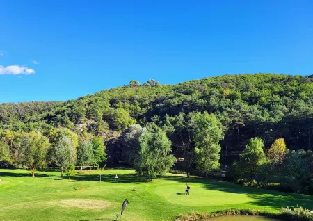 Domaine Ribiera, Hotel 5 Etoiles, Spa & Golf - Forcalquier Отели в г. Ньозель