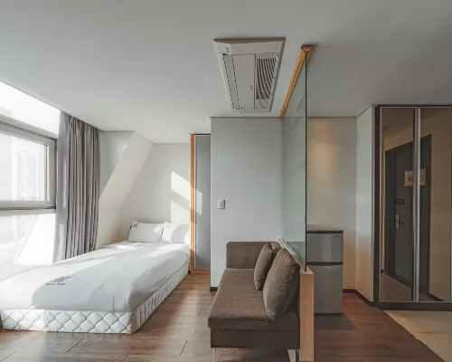 Brown Suites Hotel sinchon central Hotels near Sinchon Station